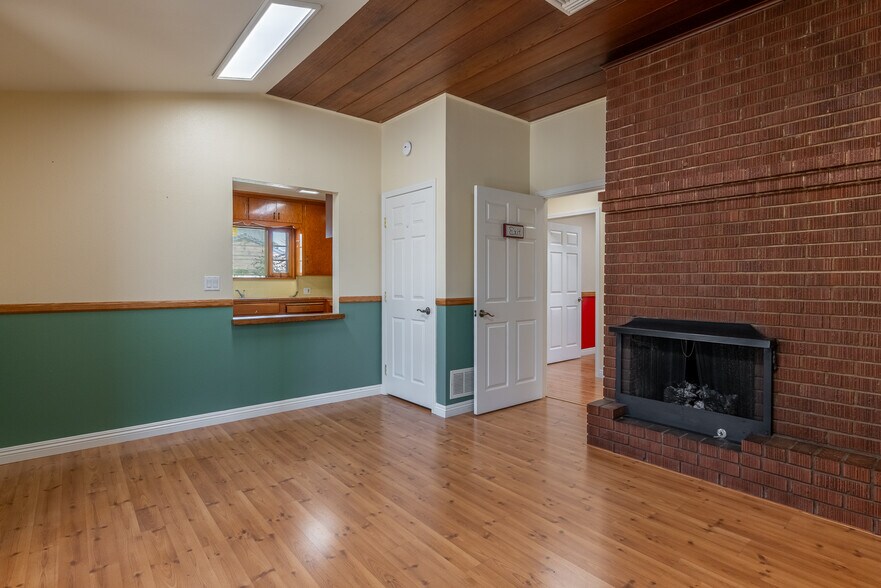 More Photos Of 19361 Beach Blvd, Huntington Beach Medical For Lease