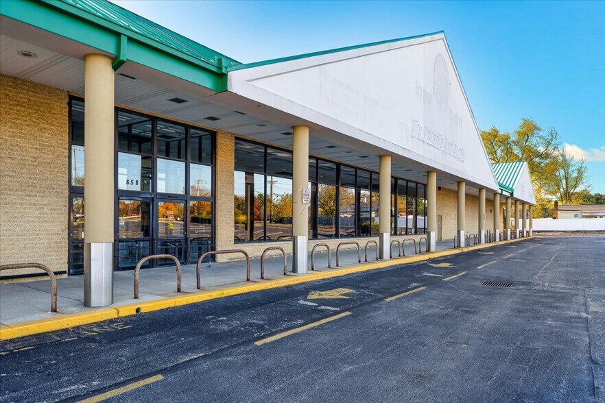 More Photos Of 8567-8587 Fort Smallwood Rd, Pasadena Unknown For Lease