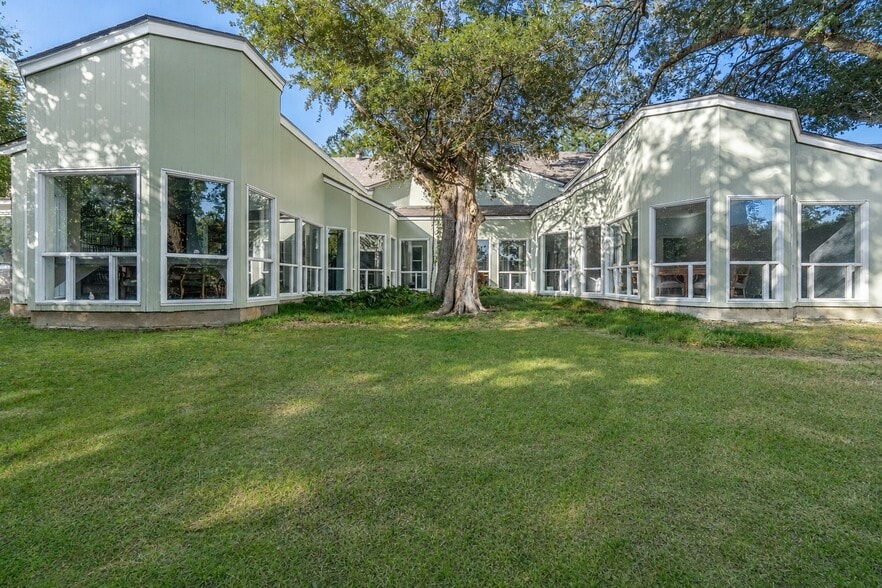 More Photos Of 3112 Jackson St, Alexandria Office For Sale