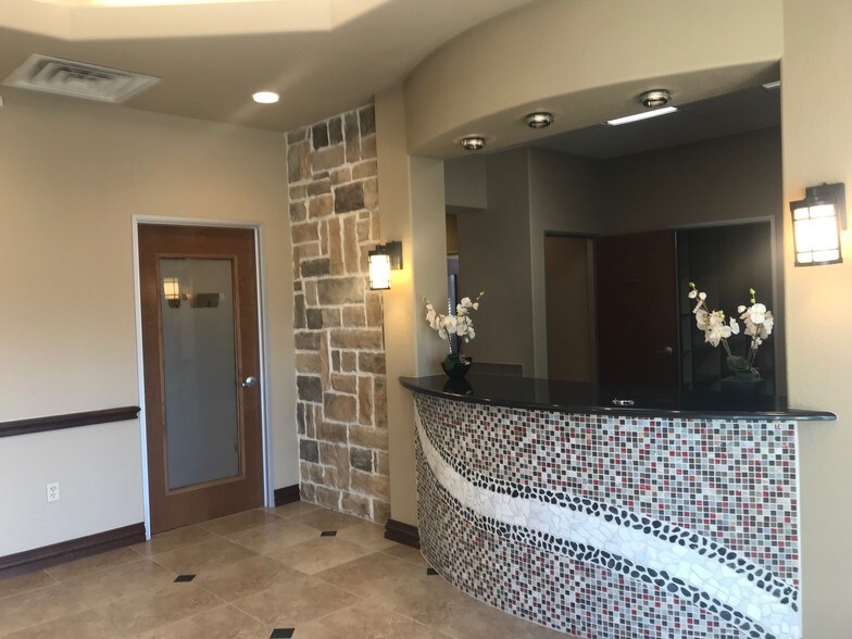 More Photos Of 2567 Valley View Ln, Dallas Medical For Sale