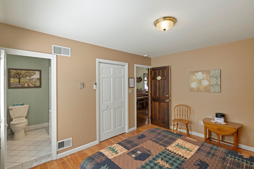 More Photos Of 40 Hospital Rd, Gettysburg Hotel For Sale