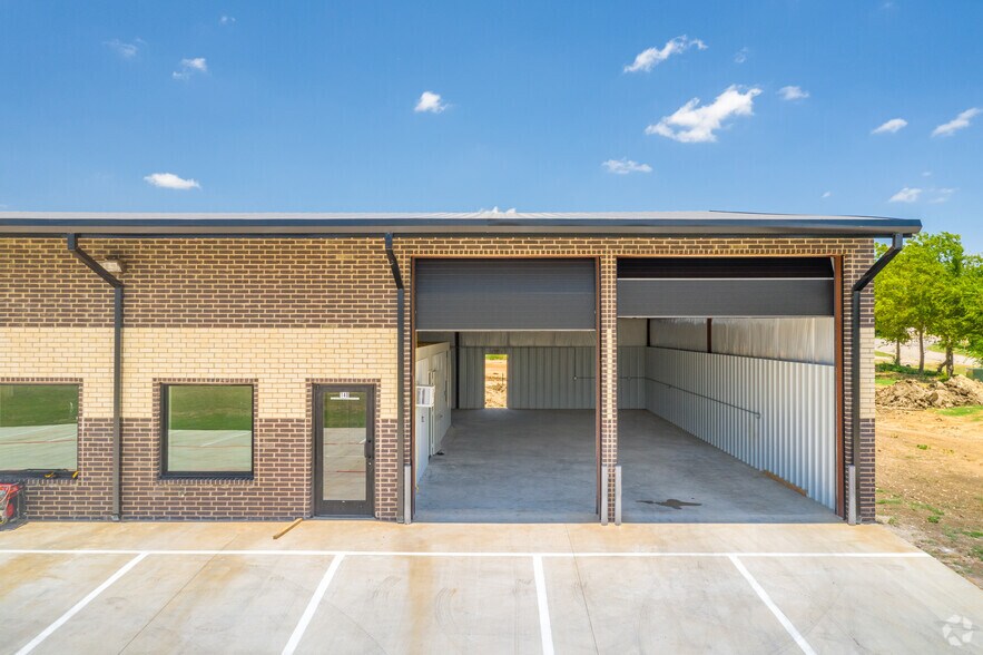 More Photos Of 3912 Williamson Rd, Crowley Unknown For Lease