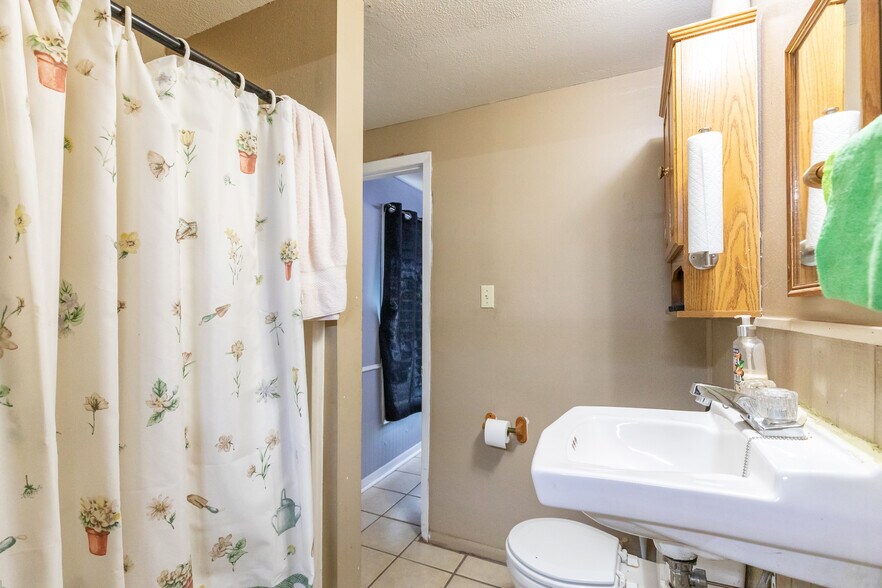 More Photos Of 711 S 3rd Ave, Munday Warehouse For Sale