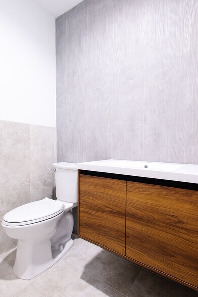 More Photos Of 8225 Westglen Dr, Houston Office For Sale