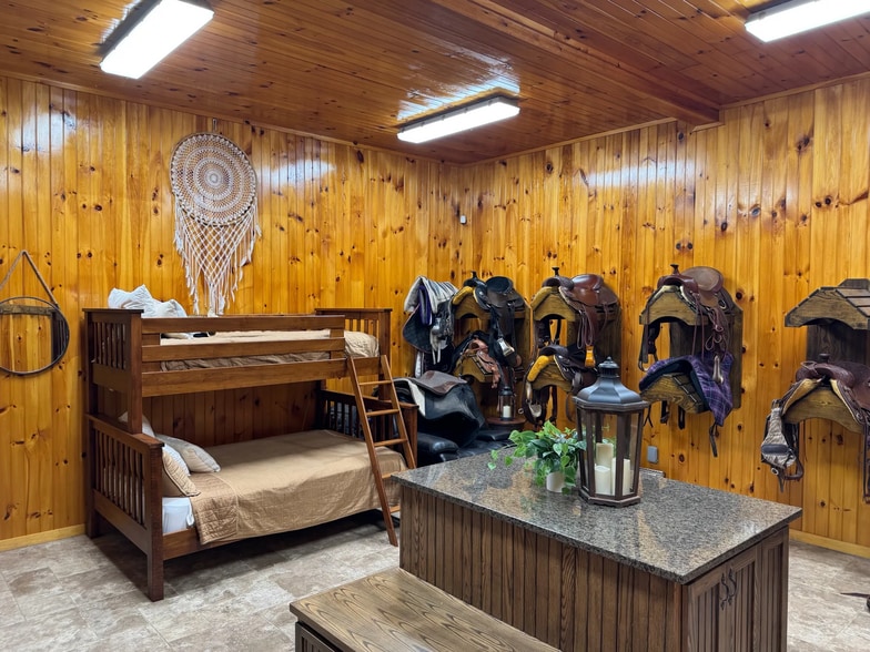 More Photos Of 115 Hilltop Dr, Phoenix Sports And Entertainment For Sale