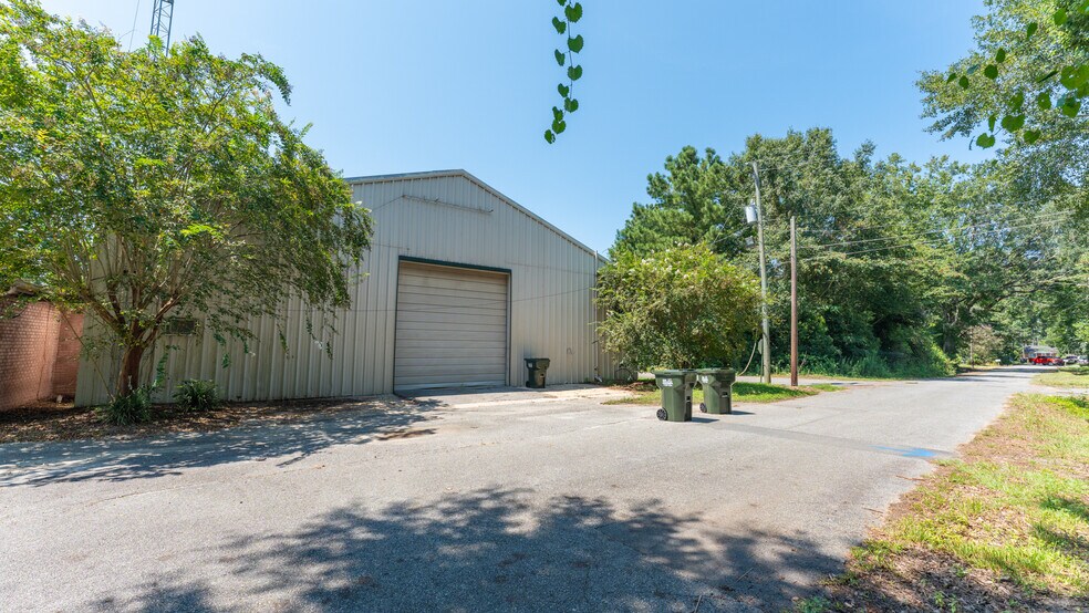 More Photos Of 510 N Walker St, Quitman Light Manufacturing For Lease