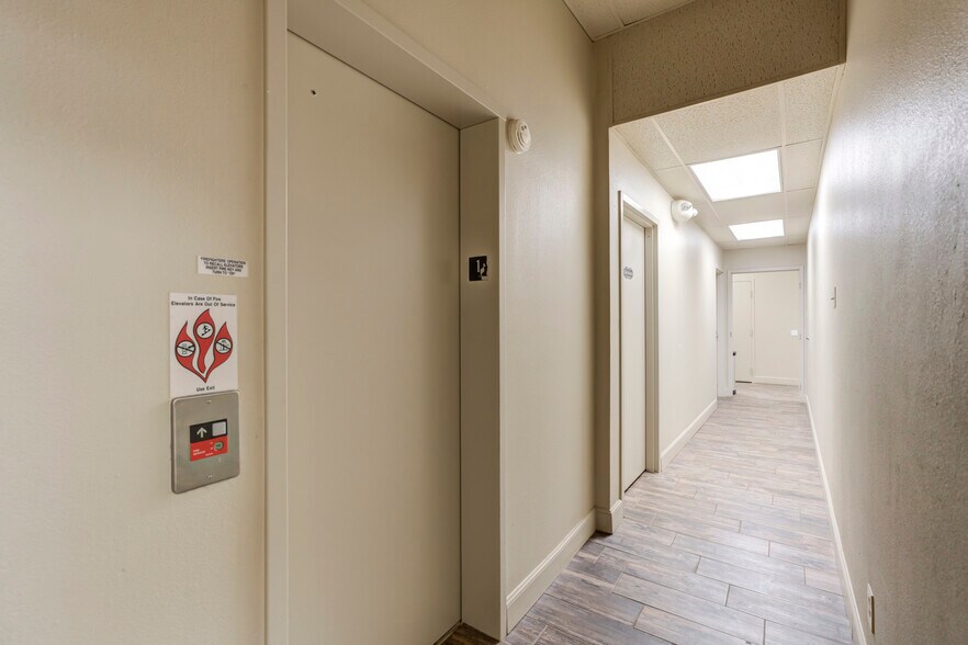 More Photos Of 1312 Texas Ave, Lubbock Office For Sale