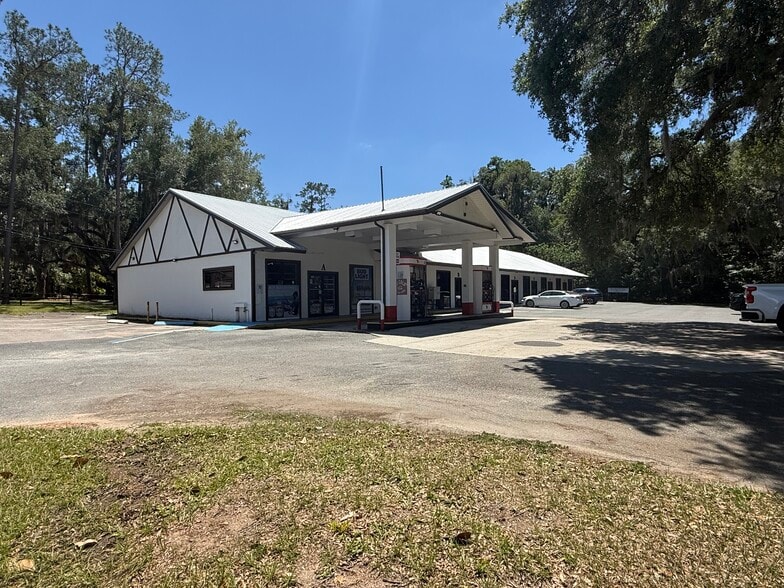 More Photos Of 3380 SE Lake Weir Ave, Ocala Unknown For Lease
