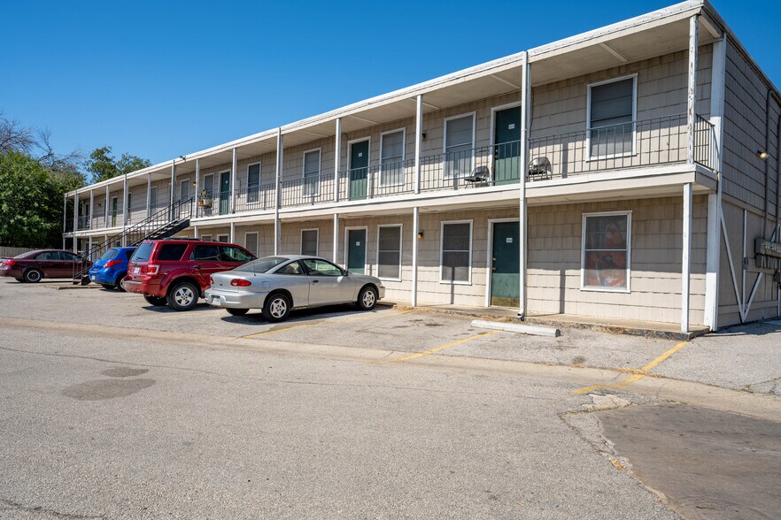 More Photos Of 5111 Interstate 35 N, Waco Apartments For Sale