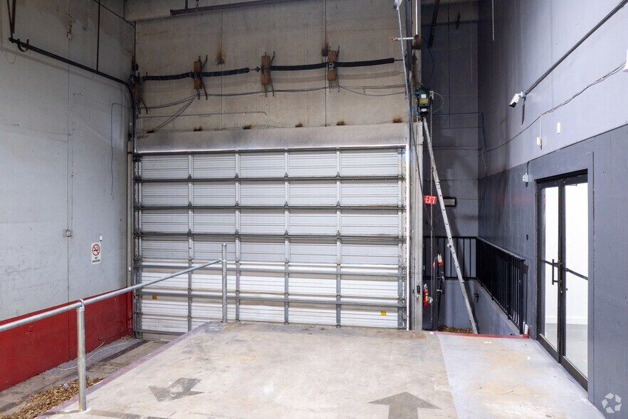 More Photos Of 5240-5260 NW 167th St, Miami Gardens Warehouse For Lease