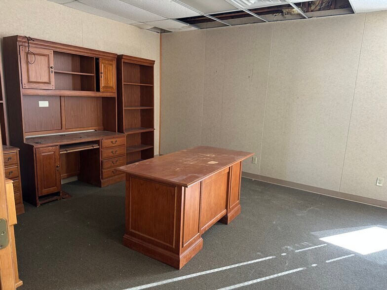 More Photos Of 1105 State St, Mound City Office For Sale