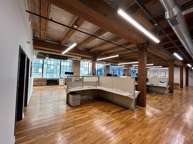 More Photos Of 4348 W Lake St, Chicago Warehouse For Lease