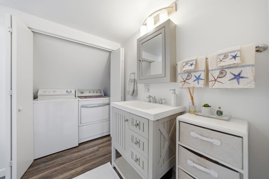 More Photos Of 148 Katama Rd, Edgartown Flex For Sale