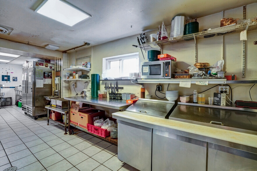 More Photos Of 36 Railroad St, Linfield Restaurant For Sale