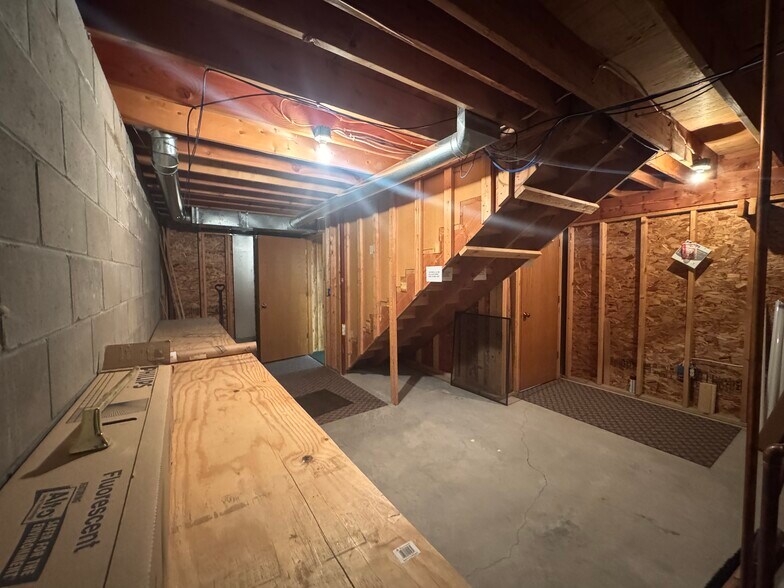 More Photos Of 1226 Lincoln St, Rhinelander Office For Sale