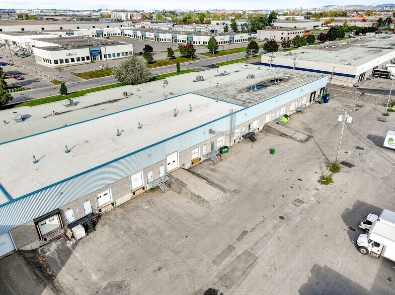 More Photos Of 80-150 Av Lindsay, Dorval Warehouse For Lease