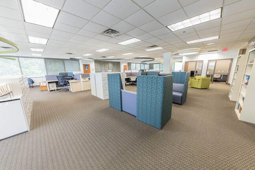 More Photos Of 6201 Corporate Dr, Indianapolis Office For Sale