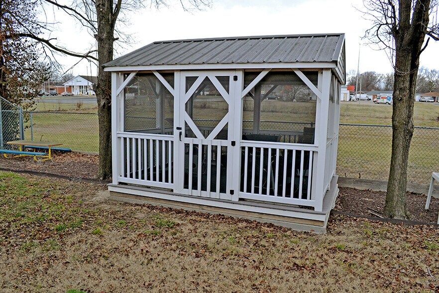 More Photos Of 2413 Corporate Ctr, Granite City General Retail For Sale