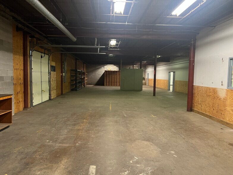 More Photos Of 1020-1060 Saw Mill Run Blvd W, Pittsburgh Warehouse For Lease