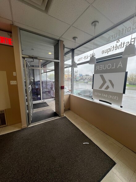 More Photos Of 548 Boul Laval, Laval General Retail For Lease