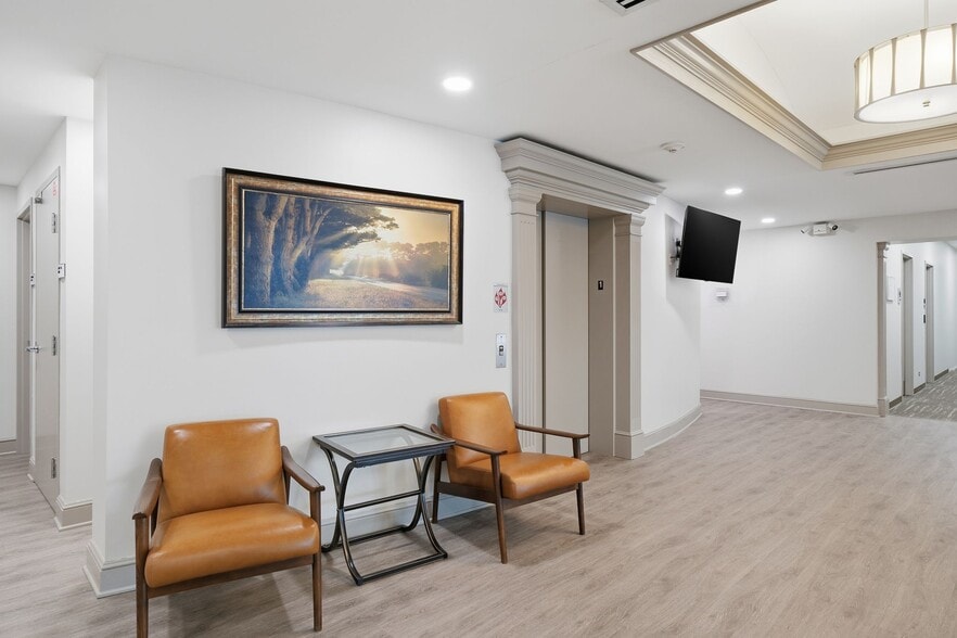 More Photos Of 150 W Half Day Rd, Buffalo Grove Medical For Lease