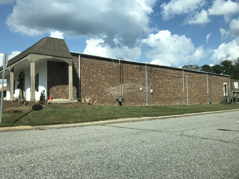 More Photos Of 161-173 S Winstead Ave, Rocky Mount Office For Lease