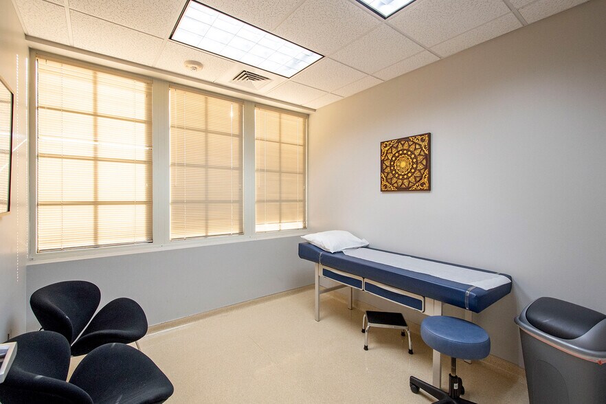 More Photos Of 12610 N Community House Rd, Charlotte Office For Sale