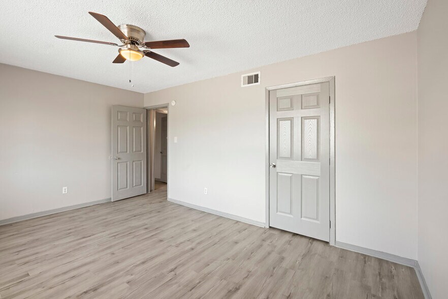 More Photos Of 610 Ferry Rd, Galveston Apartments For Sale