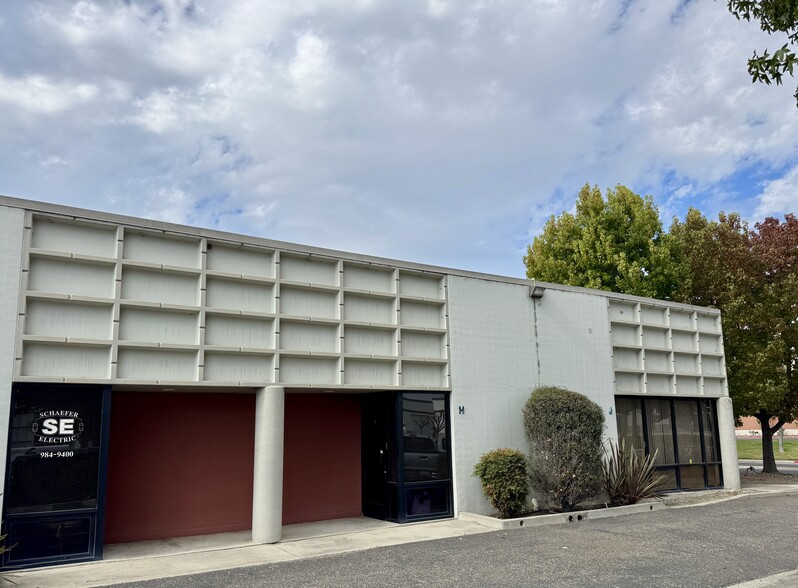 More Photos Of 2057 Goodyear Ave, Ventura Manufacturing For Sale