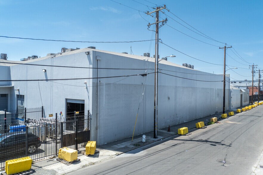 More Photos Of 916 98th Ave, Oakland Unknown For Lease