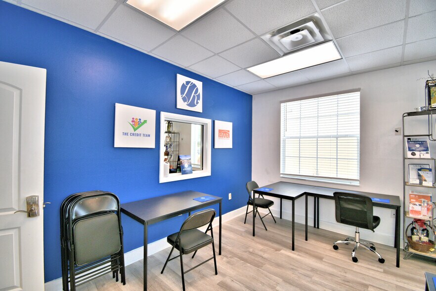 More Photos Of 43344 Highway 27, Davenport Coworking Space