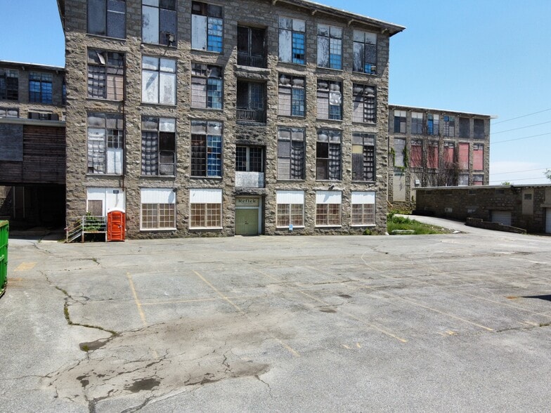 More Photos Of 109 Howe St, Fall River Warehouse For Lease