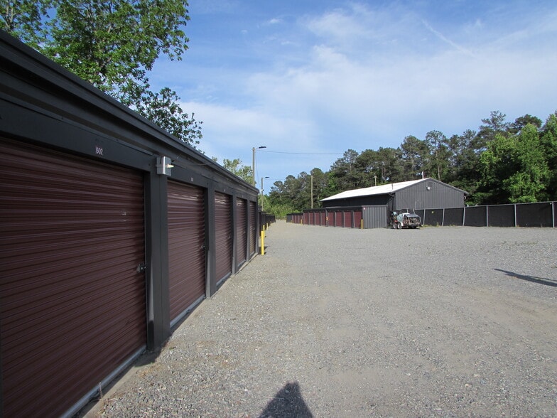 Primary Photo Of 5550 Hawkinsville Rd, Macon-Bibb Self Storage For Sale
