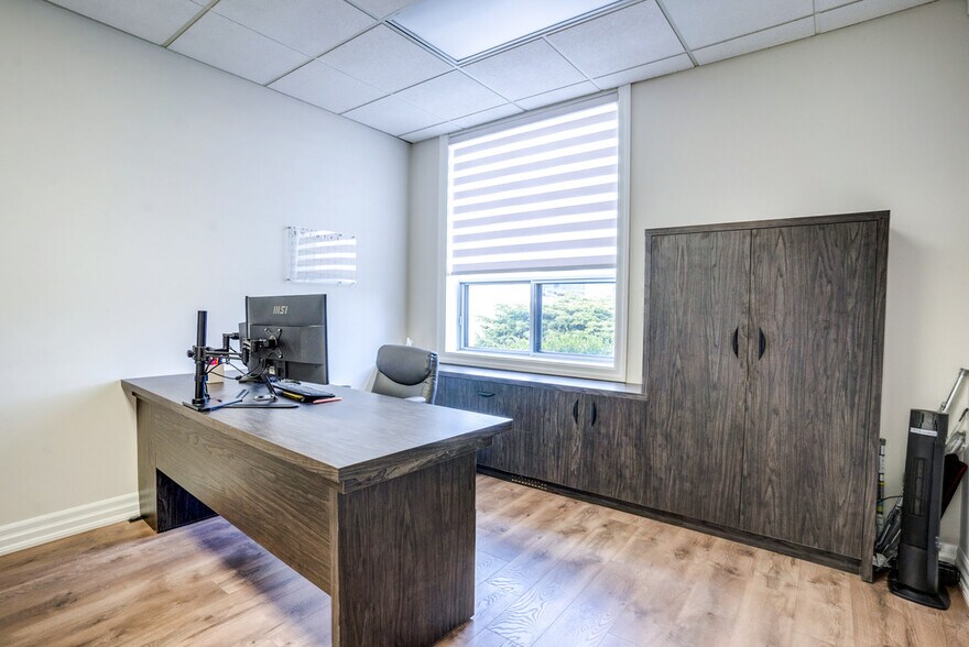 More Photos Of 1146 Aerowood Dr, Mississauga Warehouse For Sale