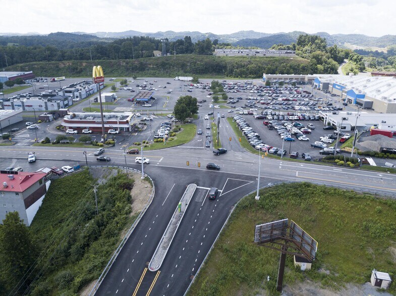 More Photos Of 2600 Middletown Commons, White Hall Coworking Space