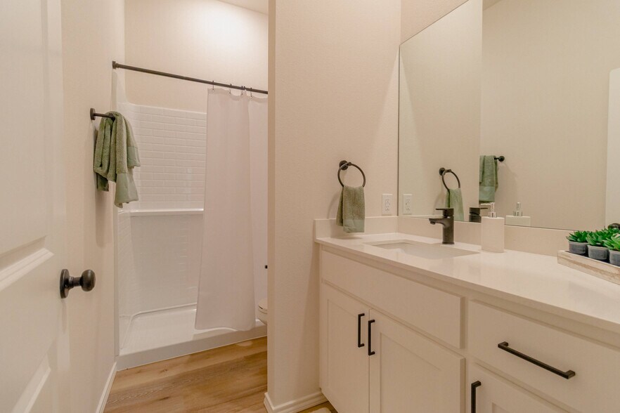 More Photos Of 20048 County Road 4118 Rd, Lindale Apartments For Sale