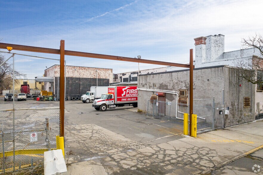 Primary Photo Of 163 Shaw Ave, Irvington Warehouse For Lease
