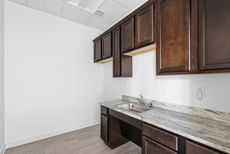 More Photos Of 8118 Fry Rd, Cypress Medical For Lease