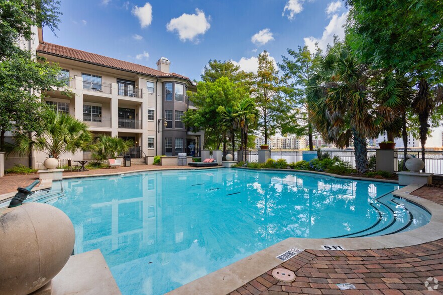 More Photos Of 385 E Las Colinas Blvd, Irving Apartments For Lease