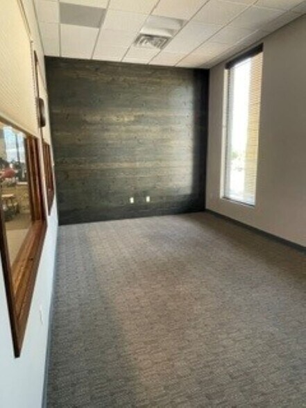 More Photos Of 2128 Midlands Ct, Sycamore Medical For Lease