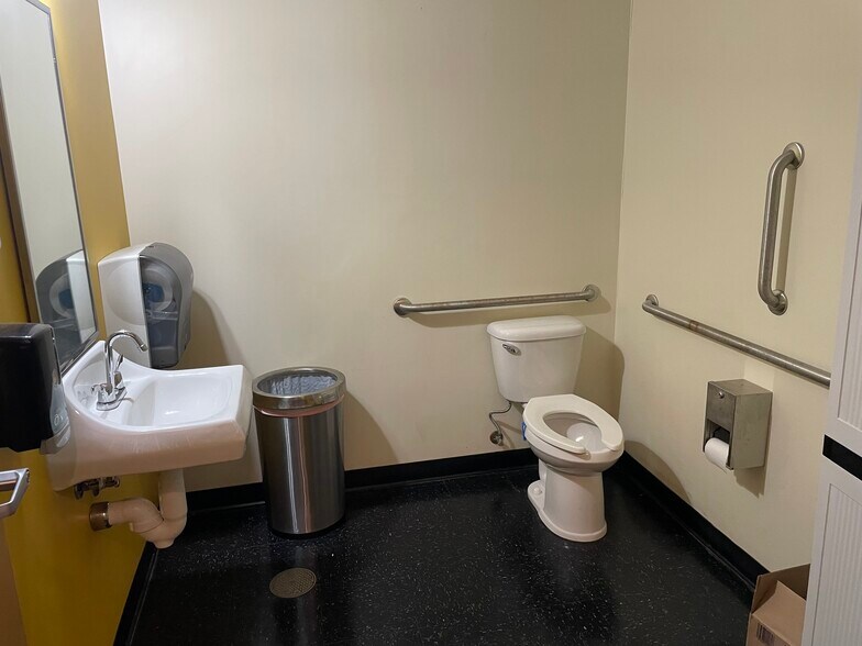 More Photos Of 1017 Highland Ave, Greensburg Restaurant For Sale