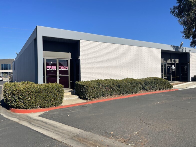 More Photos Of 7251 Garden Grove Blvd, Garden Grove Light Manufacturing For Lease