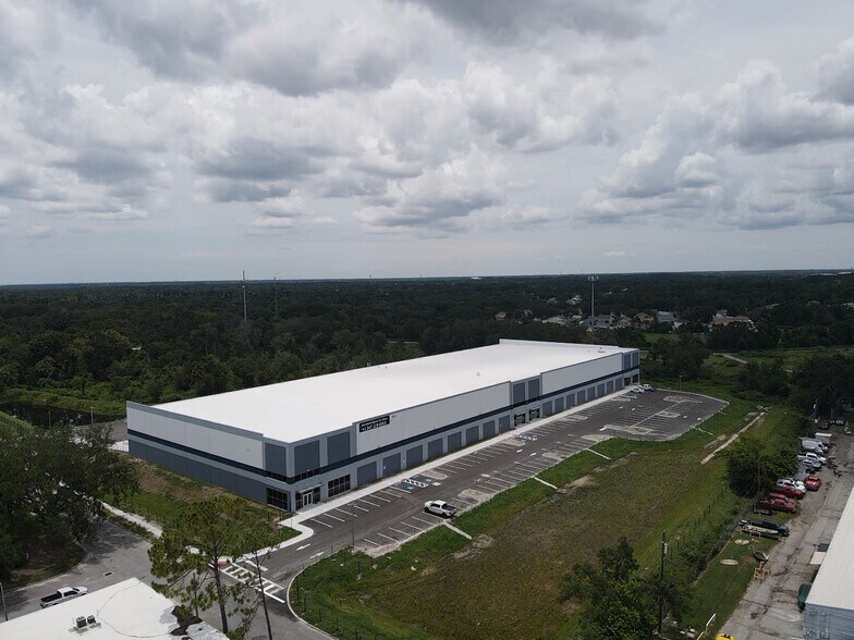 More Photos Of 6111 Johns Rd, Tampa Distribution For Lease