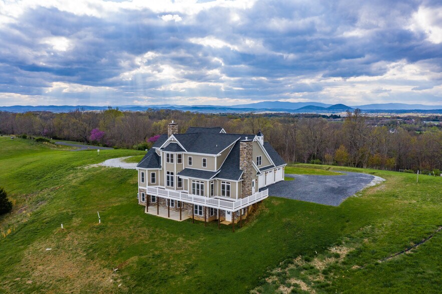 More Photos Of 243 Barrenridge rd, Staunton Specialty For Sale