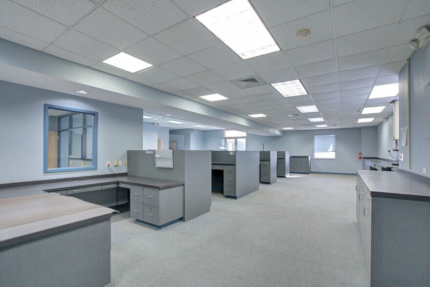 More Photos Of 4210 E Main Ave, Alton Office For Sale