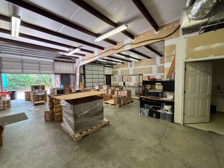 More Photos Of 110 Portwatch Way, Wilmington Light Distribution For Lease