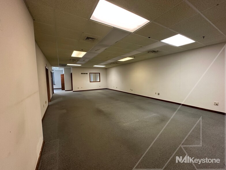 More Photos Of 1114-1124 Commons Blvd, Reading Flex For Sale