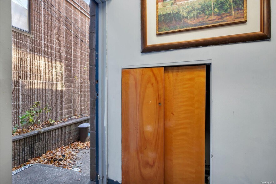 More Photos Of 83 Watermill Ln, Great Neck Office For Sale