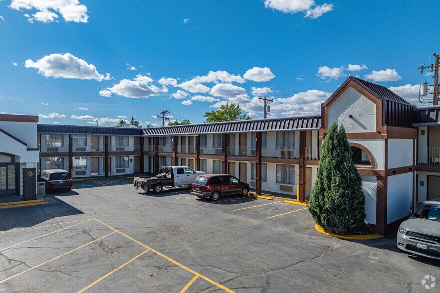 More Photos Of 1015 S Haynes Ave, Miles City Hotel For Sale
