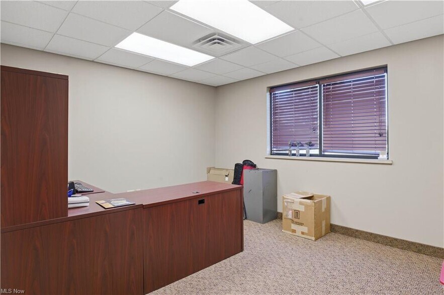 More Photos Of 319 Howard Dr, Sandusky Office For Sale
